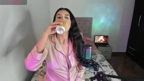 Snapshot of selene_e chatting on 10.23.25 Karol. online show from 10.23.25