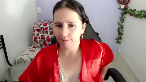 Snapshot of selene_mom chatting on 01.18.25 selene online show from 01.18.25