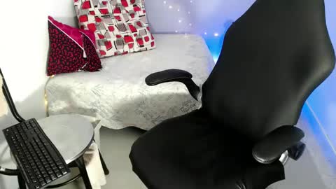 Snapshot of selene_mom chatting on 01.31.25 selene online show from 01.31.25