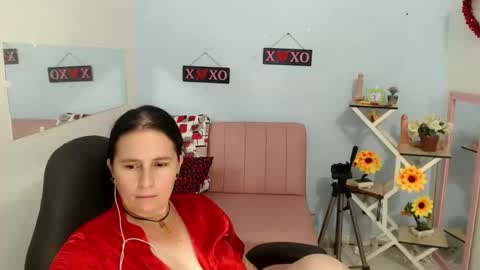 Snapshot of selene_mom chatting on 09.19.25 selene online show from 09.19.25