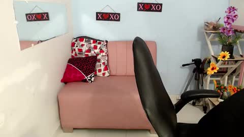 Snapshot of selene_mom chatting on 10.30.25 selene online show from 10.30.25