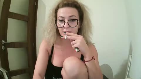 Snapshot of selenna_emma843468 chatting on 09.24.25 Selenna online show from 09.24.25