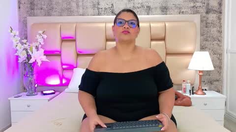 Selenna Cooper online show from 12.01.25