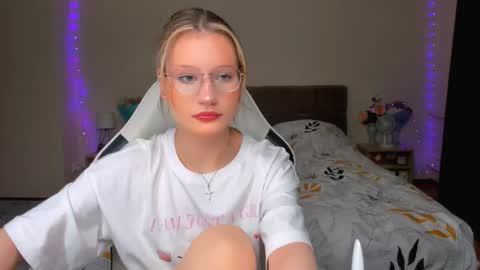 Snapshot of selfharm777 chatting on 09.23.25 Simon and Alice online show from 09.23.25