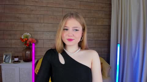 SelinSwarovski online show from 02.03.25