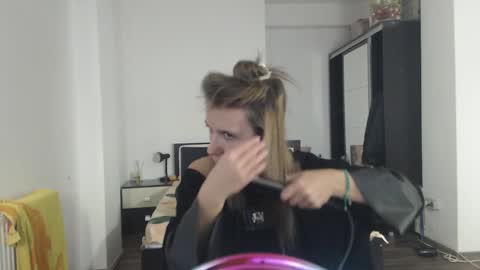 Snapshot of sellena_angels chatting on 01.16.25 sellena_angels online show from 01.16.25