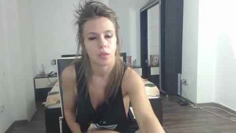 Snapshot of sellena_angels chatting on 01.17.25 sellena_angels online show from 01.17.25