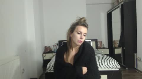 Snapshot of sellena_angels chatting on 01.27.25 sellena_angels online show from 01.27.25