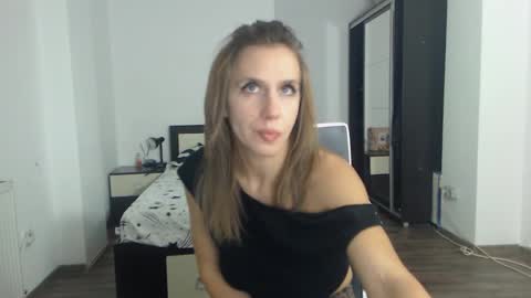 Snapshot of sellena_angels chatting on 02.04.25 sellena_angels online show from 02.04.25
