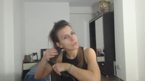Snapshot of sellena_angels chatting on 02.13.25 sellena_angels online show from 02.13.25