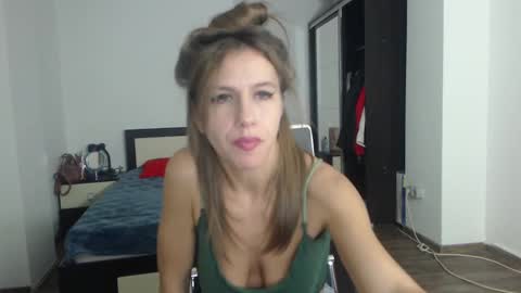 Snapshot of sellena_angels chatting on 02.19.25 sellena_angels online show from 02.19.25