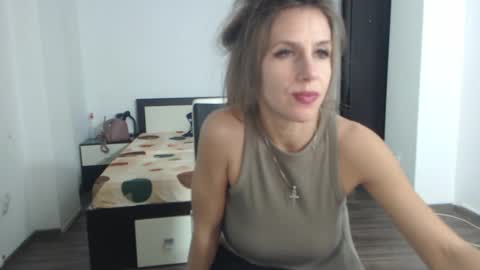 Snapshot of sellena_angels chatting on 03.08.25 sellena_angels online show from 03.08.25