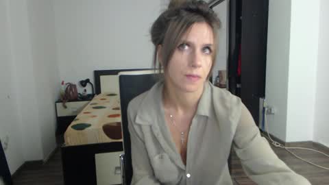 Snapshot of sellena_angels chatting on 03.09.25 sellena_angels online show from 03.09.25