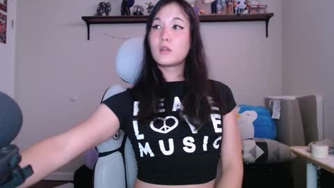 Snapshot of sen_and_sin chatting on 10.17.25 Sen online show from 10.17.25