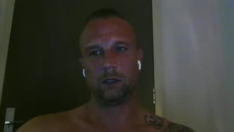 sence08 online show from 11.10.25