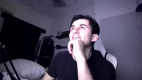 Snapshot of senitzzu chatting on 01.03.25 PAJACONTROL online show from 01.03.25