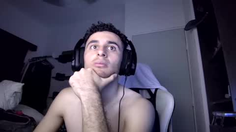 Snapshot of senitzzu chatting on 01.20.25 PAJACONTROL online show from 01.20.25