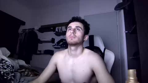 Snapshot of senitzzu chatting on 03.05.25 PAJACONTROL online show from 03.05.25