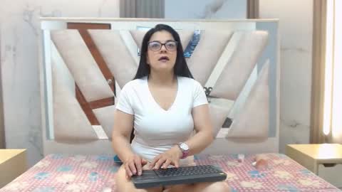 Snapshot of sennamars202cl chatting on 10.19.25 sennamars202cl online show from 10.19.25