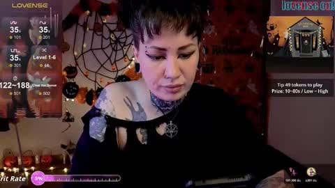 senorita_dakota online show from 10.30.25