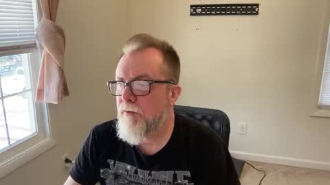 Snapshot of sensatyr chatting on 12.07.24 Daddy Dave online show from 12.07.24