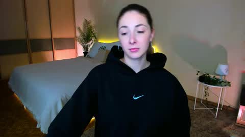 sensitiveheartt online show from 10.08.25