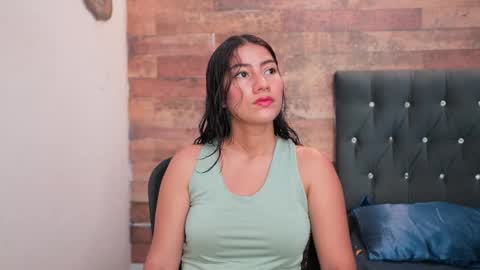 Snapshot of senssual_goddess chatting on 09.19.25 senssual_goddess online show from 09.19.25