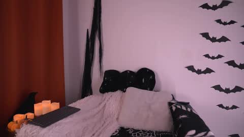 Snapshot of sensual_jassmine chatting on 10.15.25 Jasmine online show from 10.15.25