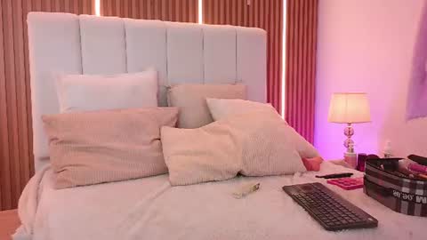 Snapshot of sensual_kim77 chatting on 06.15.26 Sensual Kim77 online show from 06.15.26