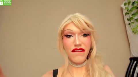 Mia online show from 10.22.25