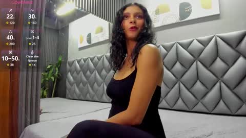 Snapshot of sensual_shantal chatting on 10.23.25 sensual_shantal online show from 10.23.25