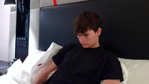 Snapshot of sensualalien chatting on 12.02.24 Cam online show from 12.02.24