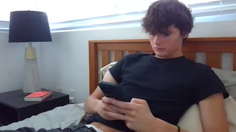 Snapshot of sensualalien chatting on 02.05.25 Cam online show from 02.05.25