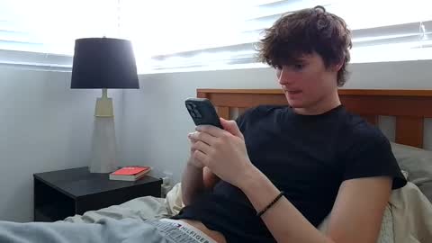 Snapshot of sensualalien chatting on 02.11.25 Cam online show from 02.11.25