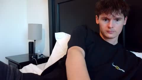 Snapshot of sensualalien chatting on 04.28.26 Cam online show from 04.28.26