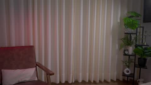 Snapshot of sensualcherry_ chatting on 12.13.24 Maria- OF sensual bee online show from 12.13.24