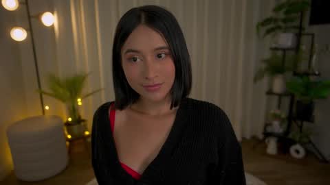 Snapshot of sensualcherry_ chatting on 12.25.24 Maria- OF sensual bee online show from 12.25.24