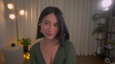 Snapshot of sensualcherry_ chatting on 01.05.25 Maria- OF sensual bee online show from 01.05.25