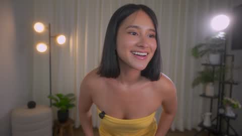 Snapshot of sensualcherry_ chatting on 01.07.25 Maria- OF sensual bee online show from 01.07.25