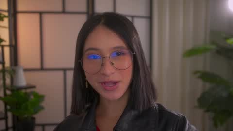 Snapshot of sensualcherry_ chatting on 01.16.25 Maria- OF sensual bee online show from 01.16.25
