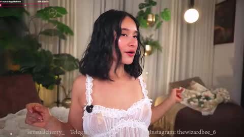 Snapshot of sensualcherry_ chatting on 09.12.25 Maria- OF sensual bee online show from 09.12.25