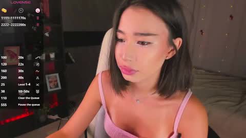 Snapshot of sensualily chatting on 04.22.26 Kiki online show from 04.22.26
