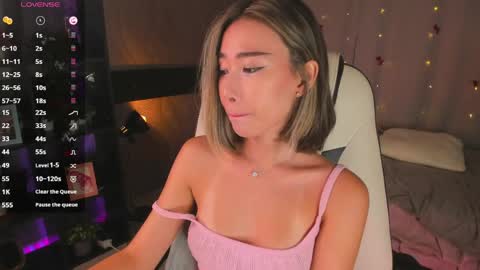 Snapshot of sensualily chatting on 05.10.26 Kiki online show from 05.10.26