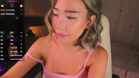Snapshot of sensualily chatting on 05.15.26 Kiki online show from 05.15.26