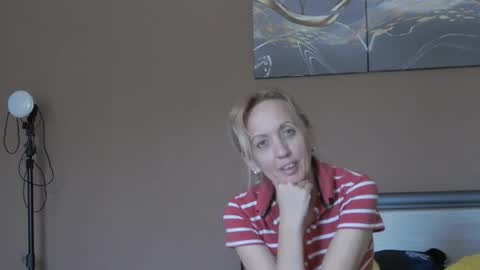 Snapshot of sensualwoman4u chatting on 09.22.25 Tina online show from 09.22.25