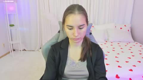 Snapshot of seraphineclark chatting on 10.17.25 Seraphine online show from 10.17.25