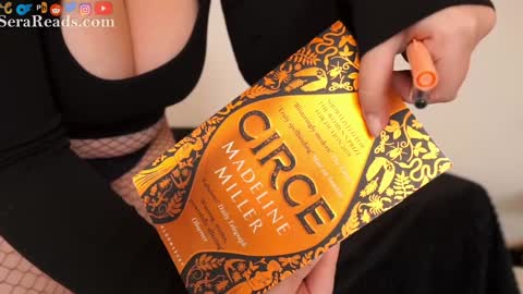 Snapshot of serareads chatting on 11.22.25 SeraReads online show from 11.22.25