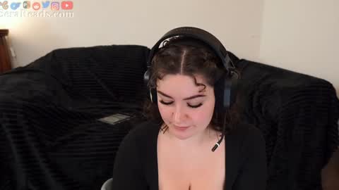 Snapshot of serareads chatting on 12.01.25 SeraReads online show from 12.01.25