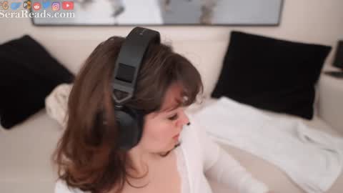 Snapshot of serareads chatting on 03.21.26 SeraReads online show from 03.21.26