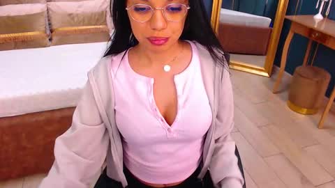 Snapshot of serena_mendez chatting on 10.26.25 Serena online show from 10.26.25